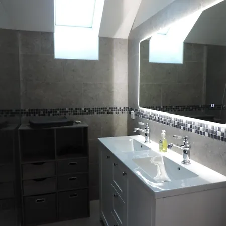 Spacieux 4 Personnes Avec Jacuzzi * Savins