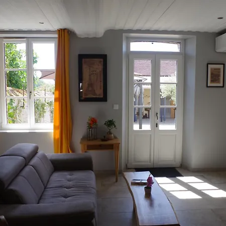 Spacieux 4 Personnes Avec Jacuzzi Holiday home