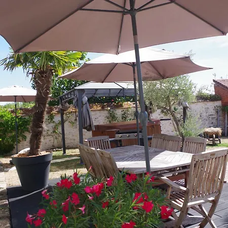 Holiday home Spacieux 4 Personnes Avec Jacuzzi Savins